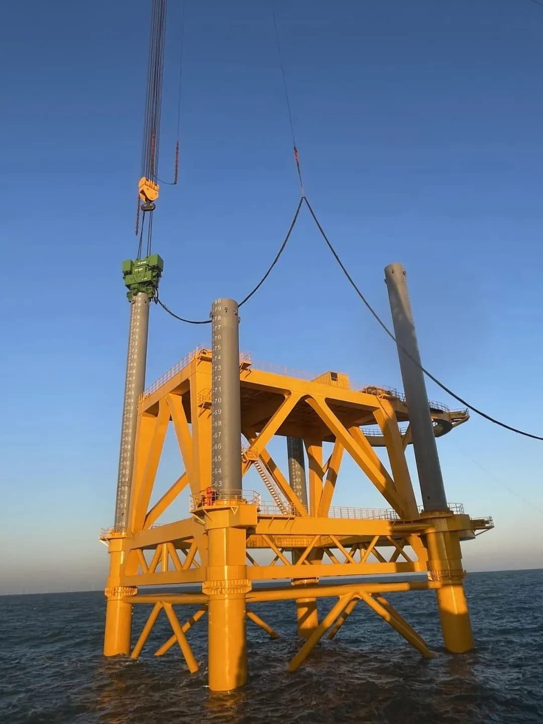 EP1600 Vibro Hammer in Offshore Wind Foundation Construction
