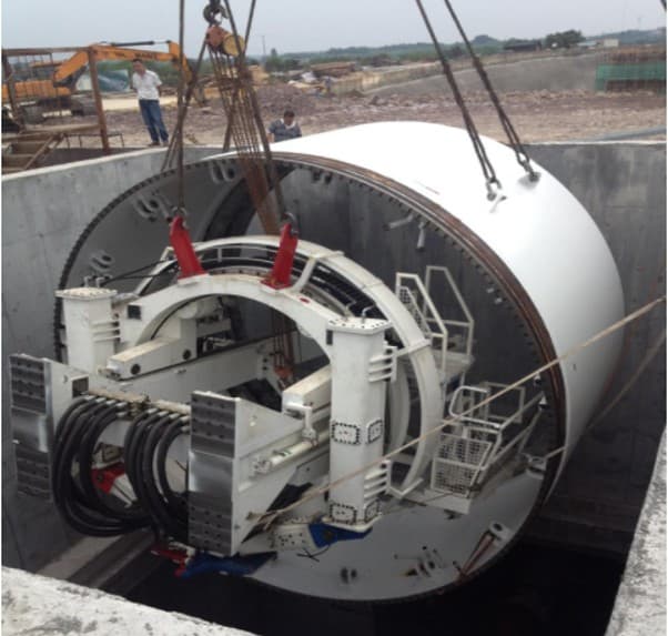 Shield machine lifting or overhaul scene