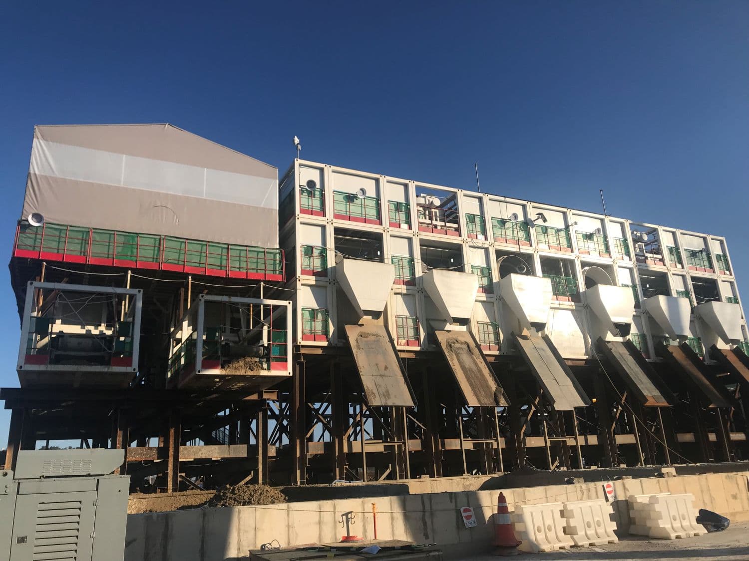 Tianhao slurry separation plant applied in the Gangneung-Anin Thermal Power Plant Unit 1&2 Project. The system included two MTP-1400 slurry separation units and three HAZG500/1600-U filter presses, supporting a Herrenknecht TBM with an excavation diameter of 8.42 m and a tunneling distance of 2,055 m.