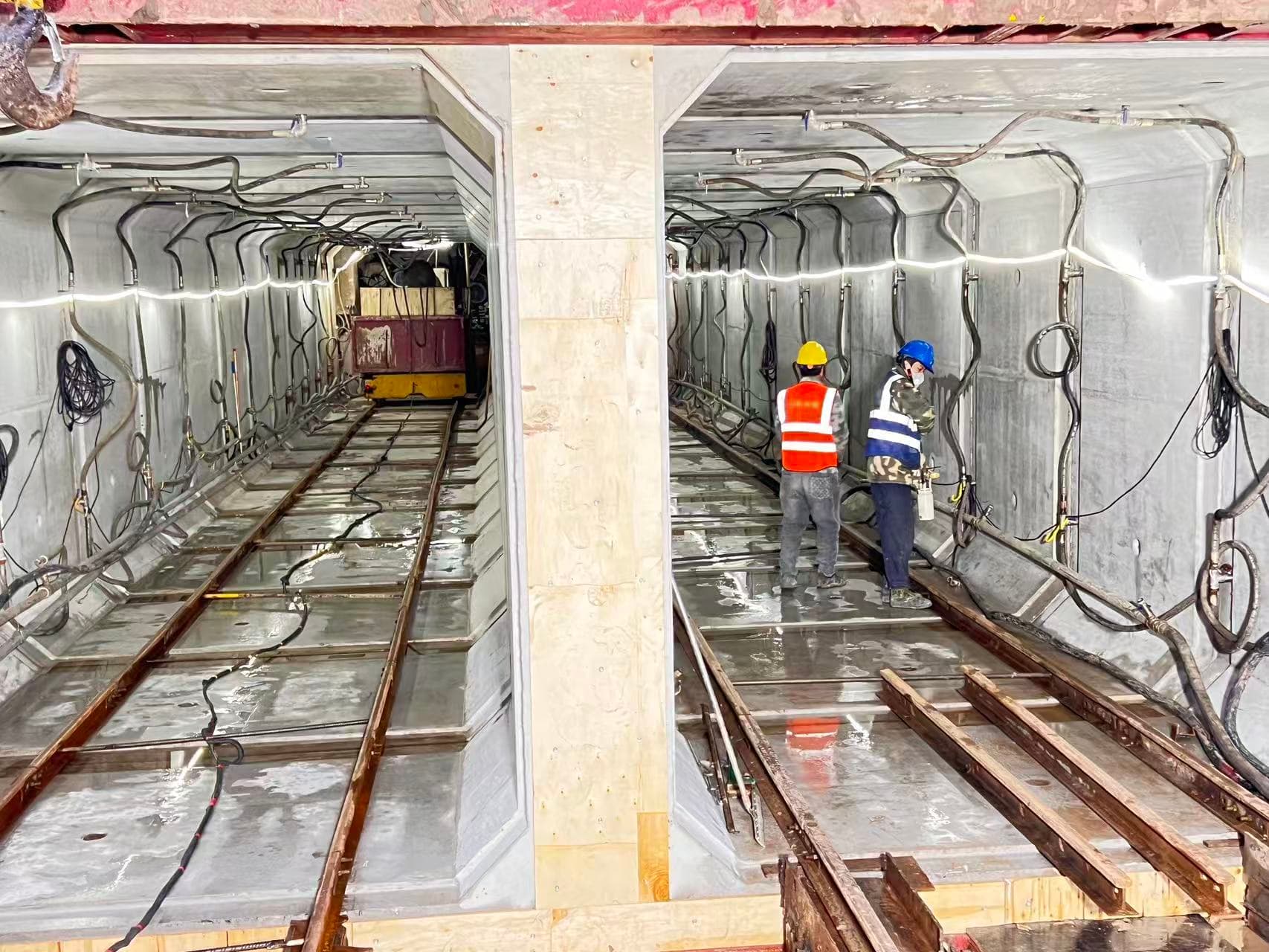 Application scene for bundled pipe-curtain or rectangular pipe-curtain technical services. Specific project information requires confirmation.