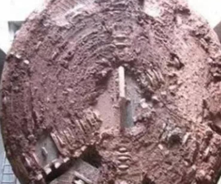 Cutterhead with mud cake and stripping agent application