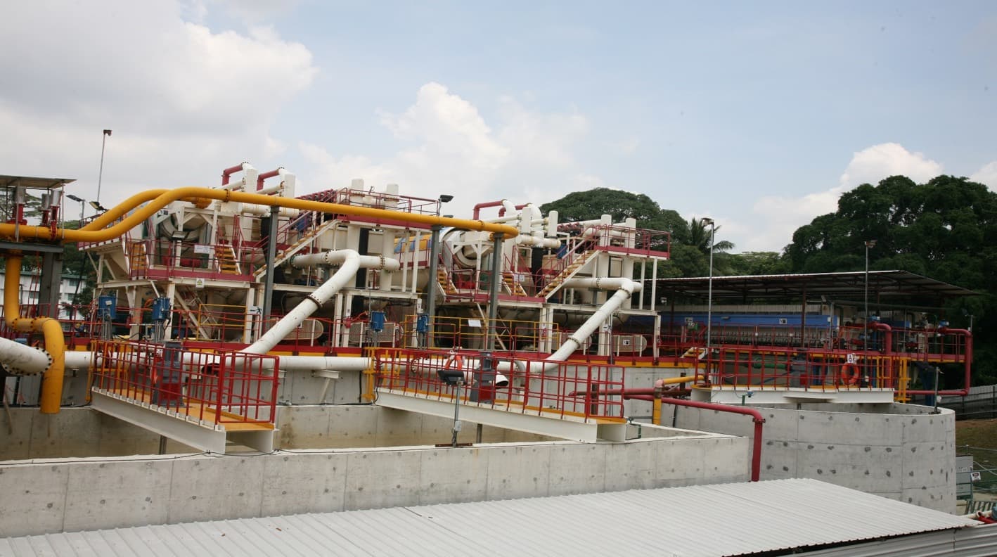 Tianhao slurry separation plant applied in the Singapore Thomson Metro Line Contract T216 Project. The system included four MTP-1100 slurry separation units and four HAZG500/1600-U filter presses, supporting a slurry shield TBM with an excavation diameter of Ø6.35 m and a tunneling distance of 5,868 m.