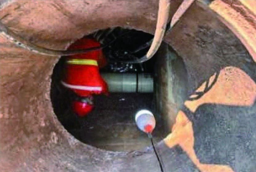 New pipeline connection during active-cutting equal-diameter replacement.
