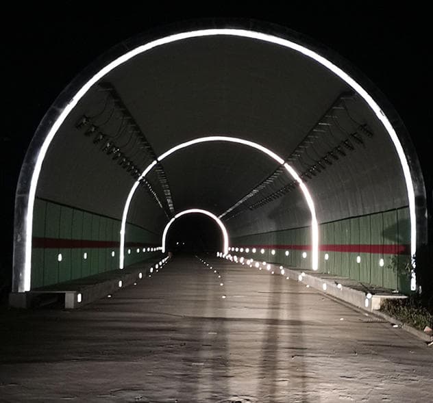 Self-luminous Road Signs and Visual Reference Products image 1
