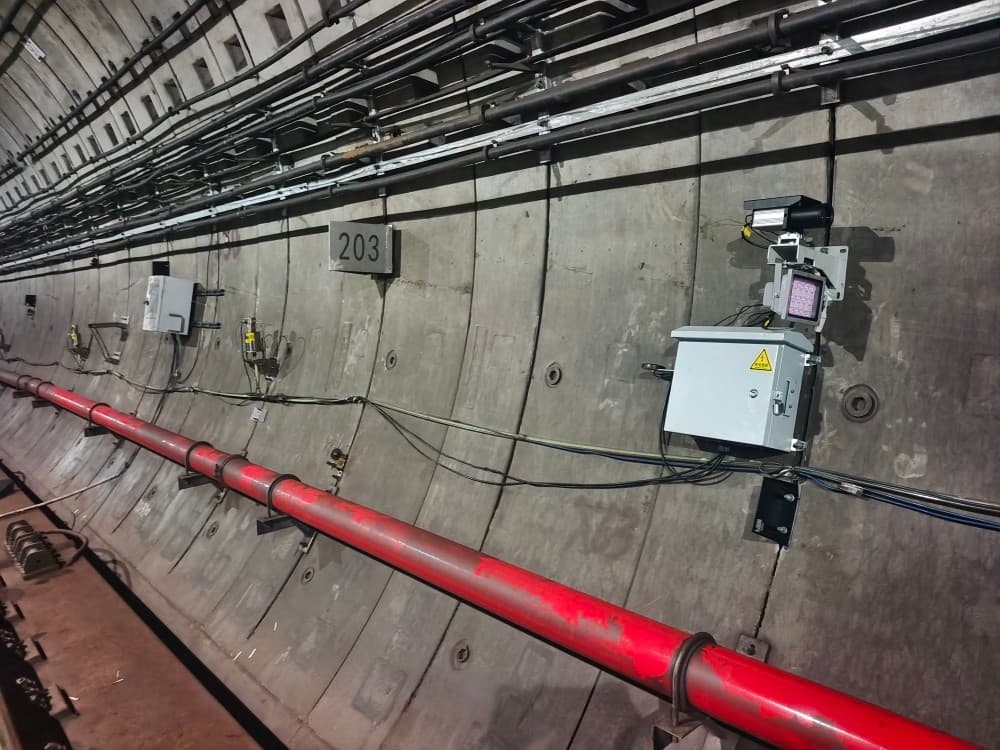 Tunnel monitoring application for structural deformation, environmental data acquisition and safety early warning in underground infrastructure.