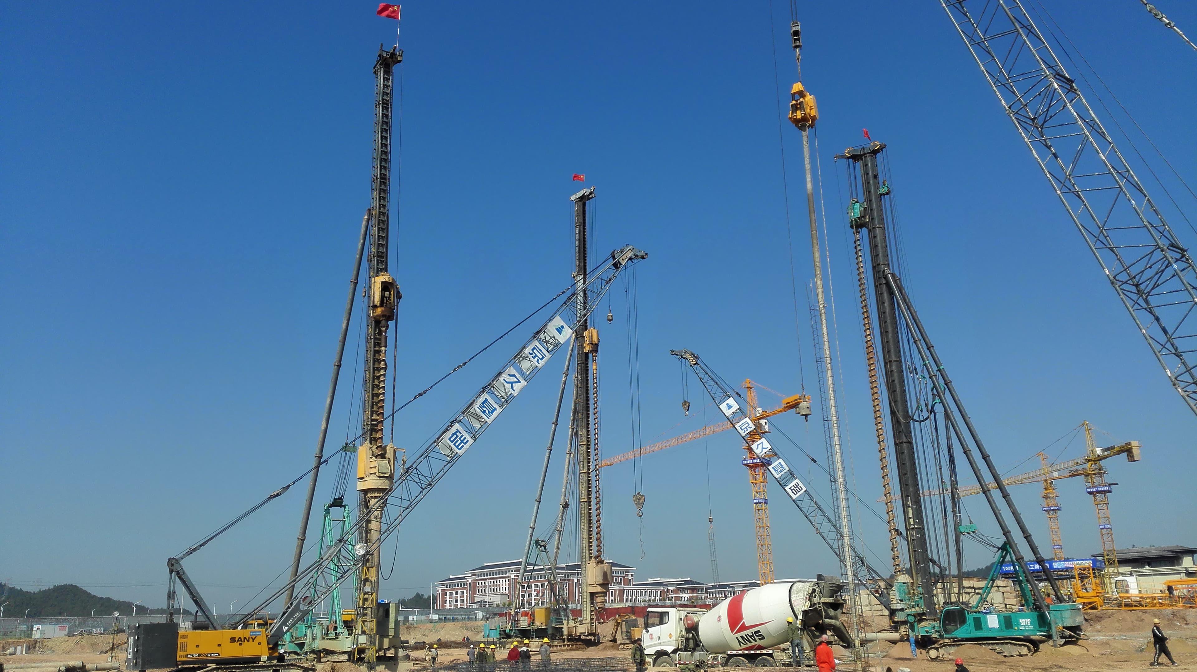 Multi-rig foundation construction site
