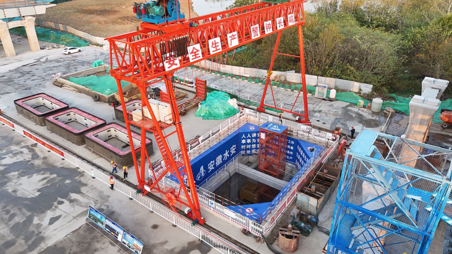 Application scene for bundled pipe-curtain or rectangular pipe-curtain technical services. Specific project information requires confirmation.