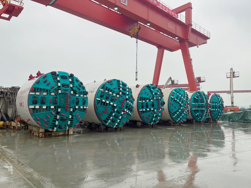 Special cross-passage tunneling machine