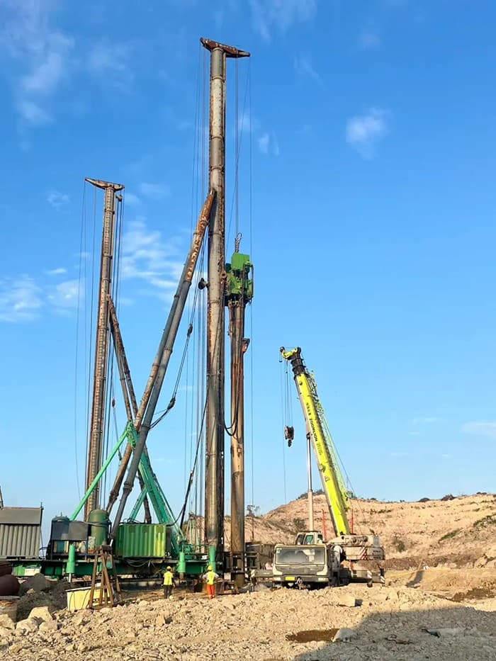 Multiple EP550B Vibro Hammers in Stone Column Ground Improvement Works
