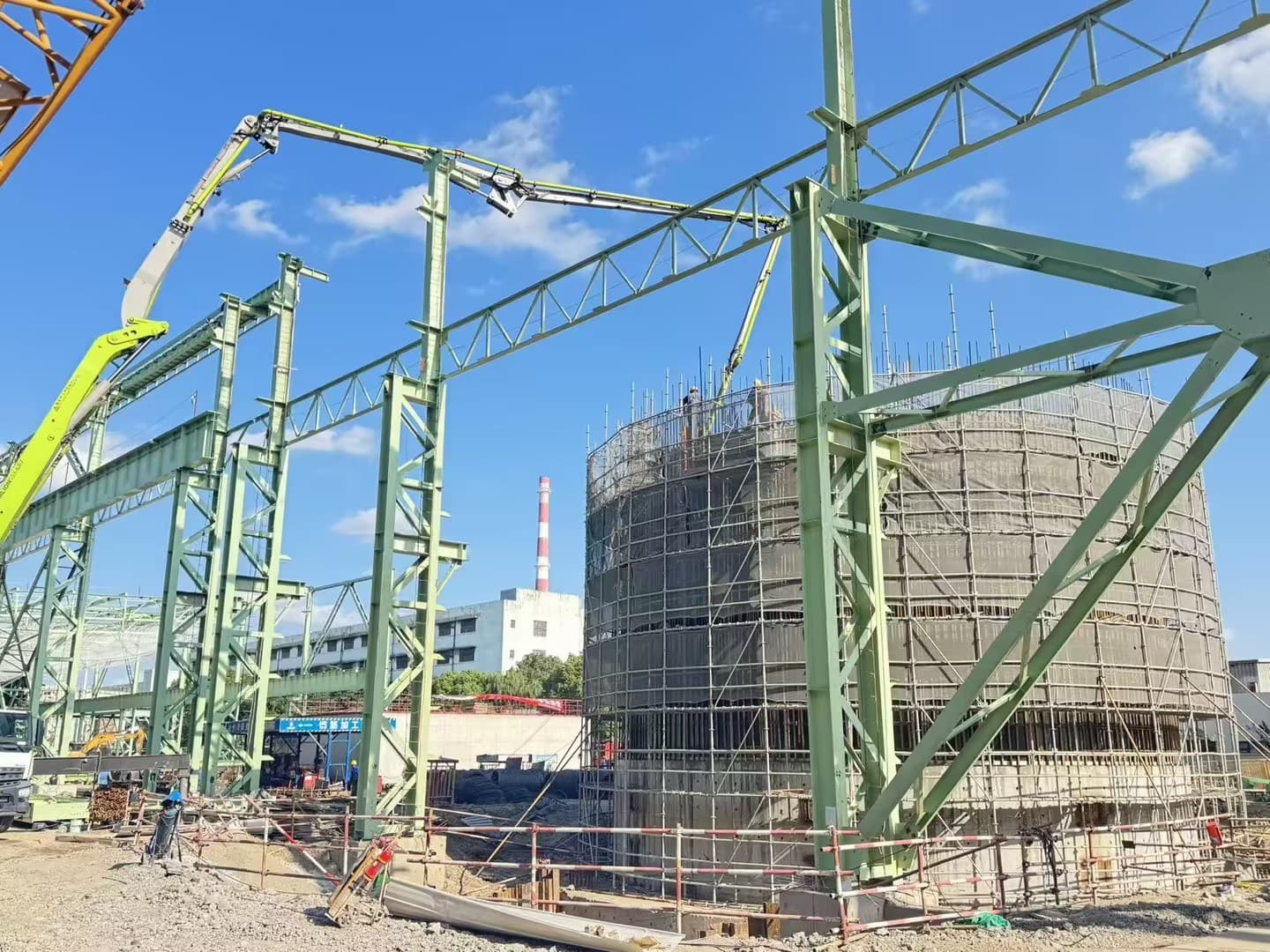Static caisson construction at the Baosteel vortex pool project in Shanghai.
