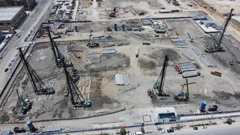 Static rooted pile construction site overview
