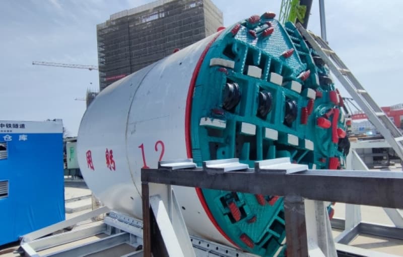 Equipment ground assembly
